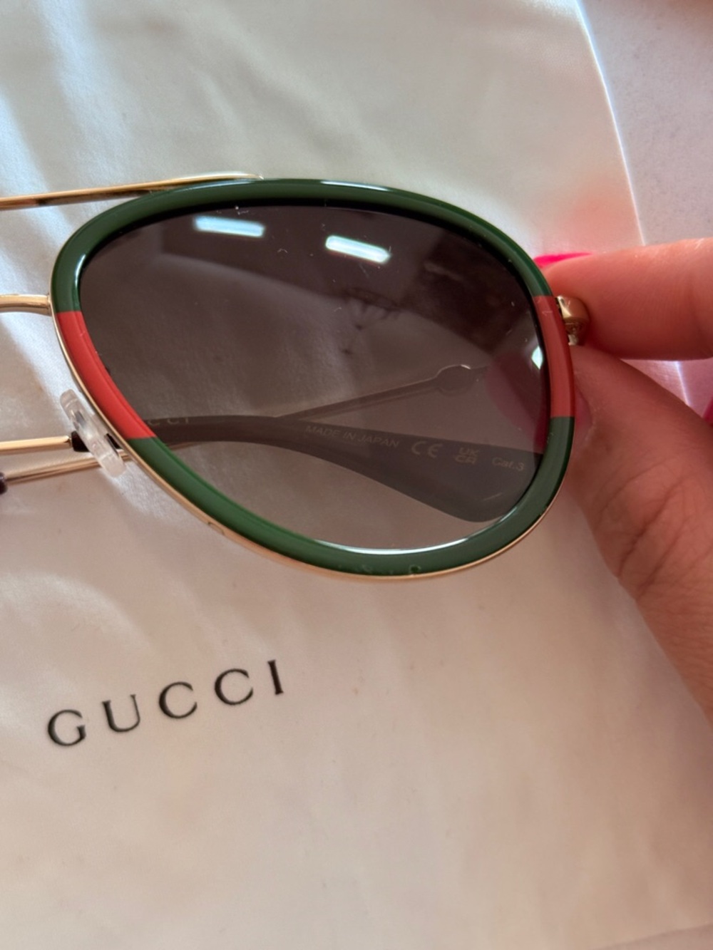GUCCI Green / Red Trim Aviator Sunglasses - Picture 3 of 4
